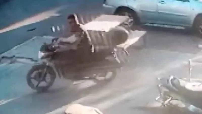 Önce gözlem yaptı, sonra park halindeki motosikleti çaldı