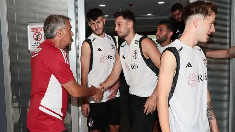 Beşiktaş’ta futbolcular ve teknik heyet bayramlaştı