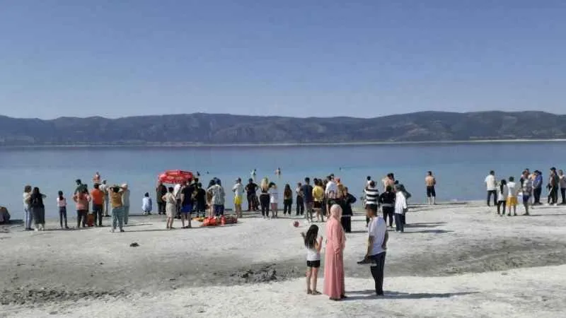 Salda Gölü’nde boğulma vakası: 1 çocuk kurtarıldı, 1 çocuk kayıp