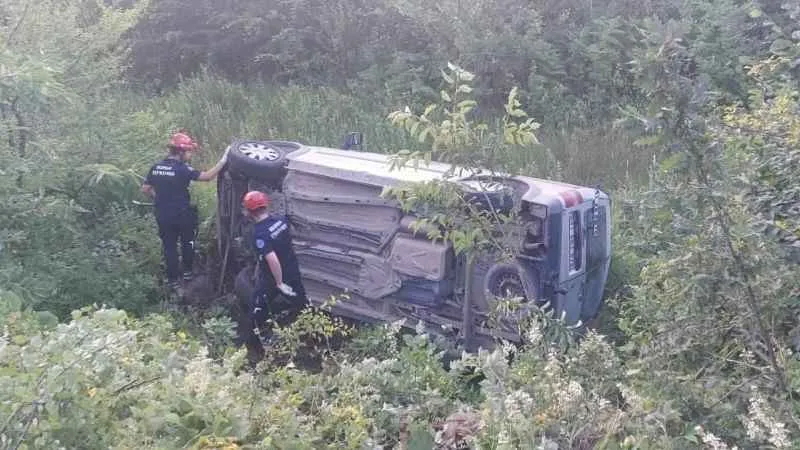 Bursa'da hafif ticari araç şarampole devrildi: 6 yaralı