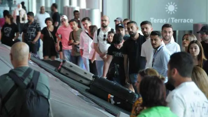 İstanbul Havalimanı’nda bayram dönüşü yoğunluğu sürüyor