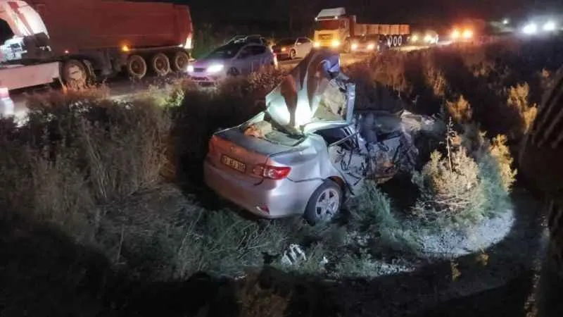 Diyarbakır'da otomobil ile traktör çarpıştı: 1 ölü, 3 yaralı