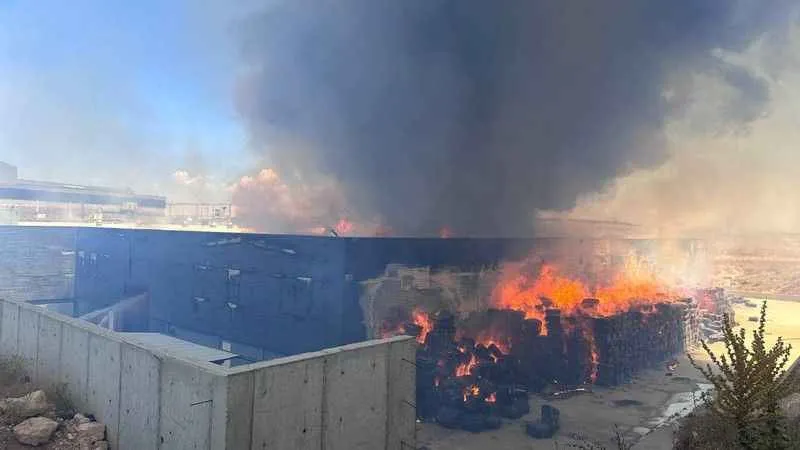 Çocuk bezi fabrikasında yangın