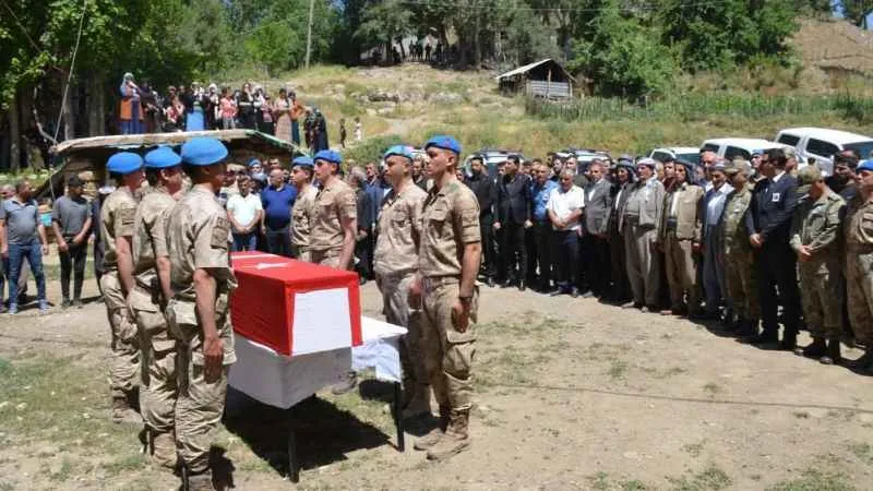 Kalp krizi geçiren güvenlik korucusu Kaya Temel son yolculuğuna uğurlandı