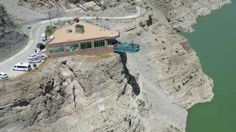 Türkiye’nin en büyük seyir terası ilgi odağı