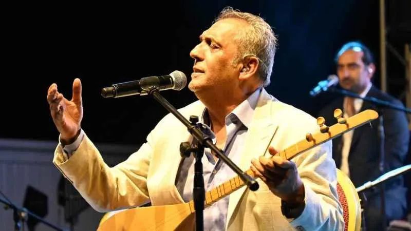 Yavuz Bingöl, depremzedelere konser verdi