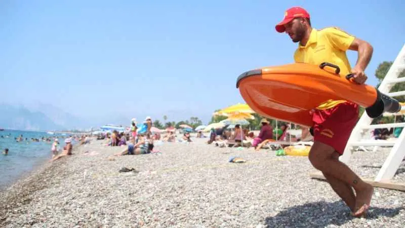 Antalya plajlarında 3 cankurtaran robot görev başında