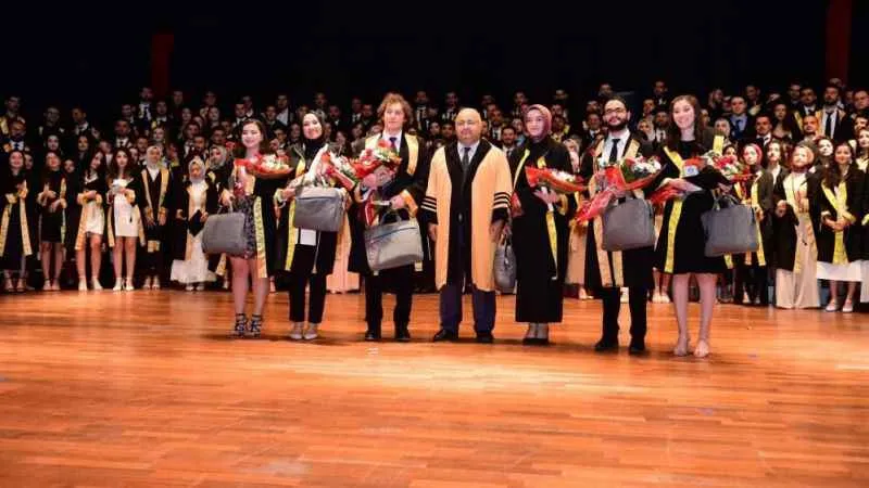 İnönü Üniversitesi Tıp Fakültesi’nde mezuniyet coşkusu