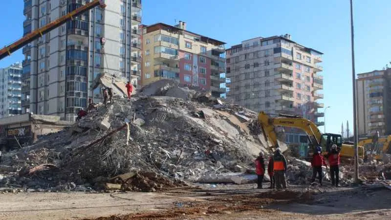 Depremde 49 kişinin öldüğü Emre Apartmanı'yla ilgili soruşturma tamamlandı