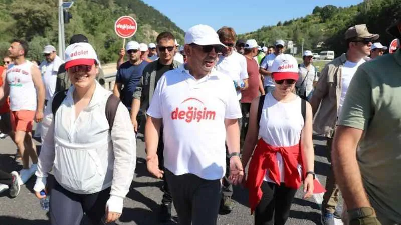 Tanju Özcan, CHP'de değişim için başlattığı yürüyüşte Ankara il sınırına ulaştı