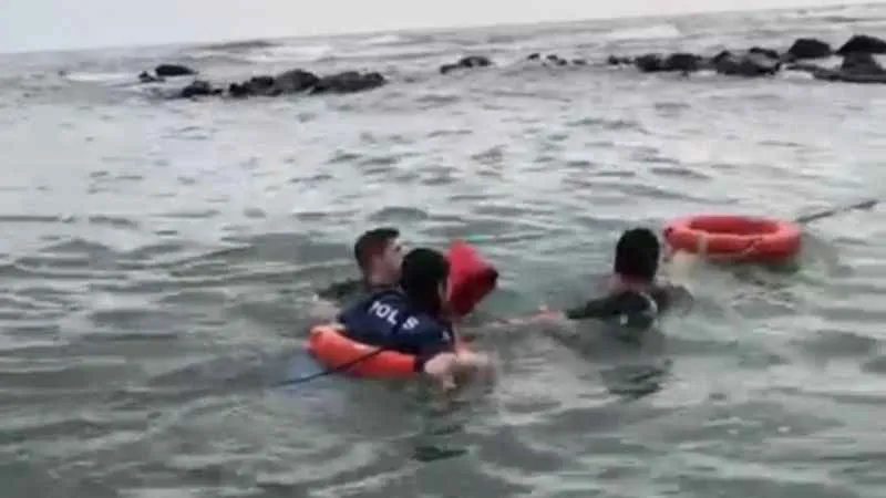 Samsun'da denizde mahsur kalan 3 kişi kurtarıldı