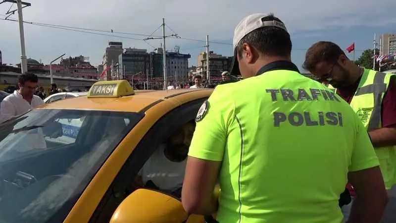 Taksim'de ticari taksi denetimi