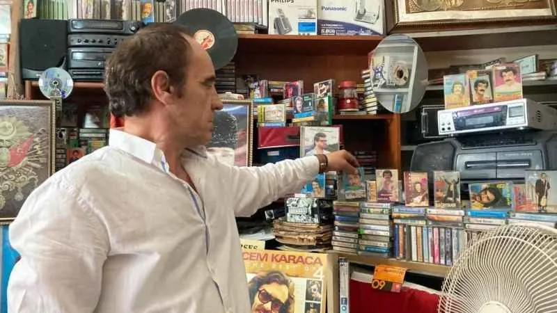 Yıllara meydan okuyarak 100 bin kaset biriktirdi