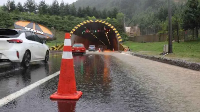 Bolu Dağı Tüneli İstanbul yönü ulaşıma kapatıldı