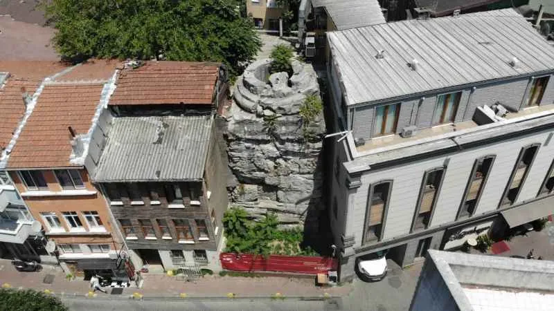 Tarihte bugün açılışı yapılan Arkadios Sütunu 1602 yıl sonra restore edilecek