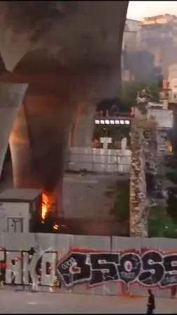 Haliç metro köprüsü altında korku dolu anlar: Trafo patlayınca yangın çıktı