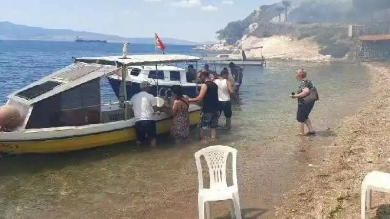 İzmir'de orman yangını: Vatandaşlar denizden tahliye ediliyor