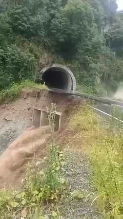 Ordu’da heyelan: Yol dereye uçtu