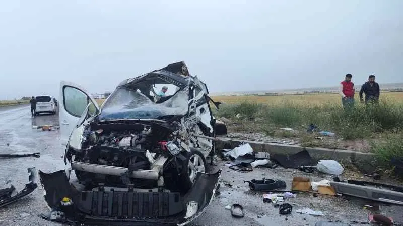 Sivas'taki kazada baba oğul hayatını kaybetti