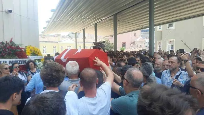 Özkan Uğur son yolculuğuna uğurlandı