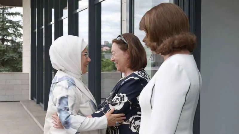 Emine Erdoğan, Litvanya'da lider eşleriyle bir araya geldi