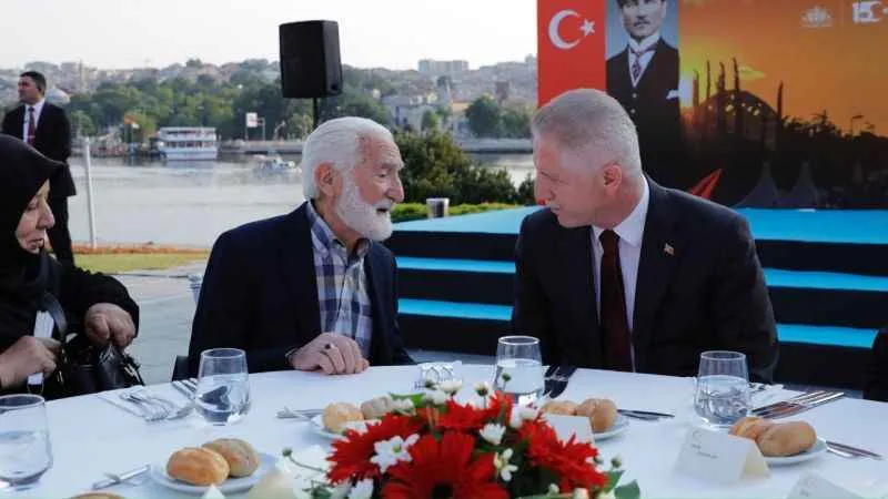 İstanbul Valisi Gül, 15 Temmuz şehit aileleri ve gazileriyle buluştu