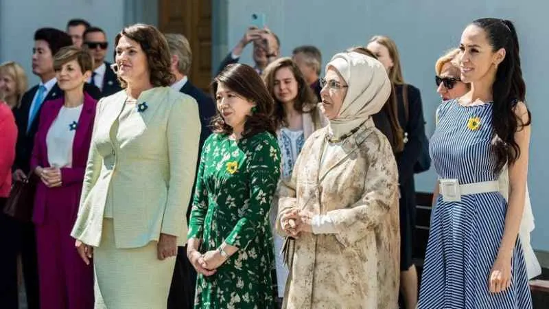 Emine Erdoğan, Litvanya’da Ukraynalı çocuk, kadın ve gençlerle buluştu