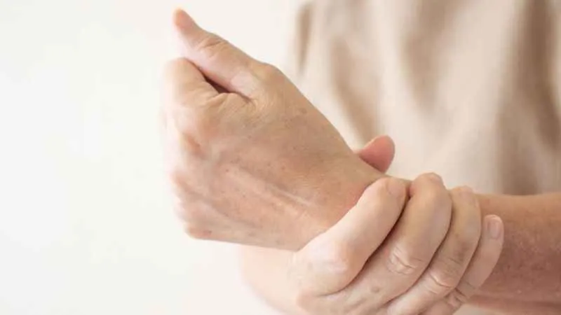 Başparmak kökündeki ağrıya dikkat