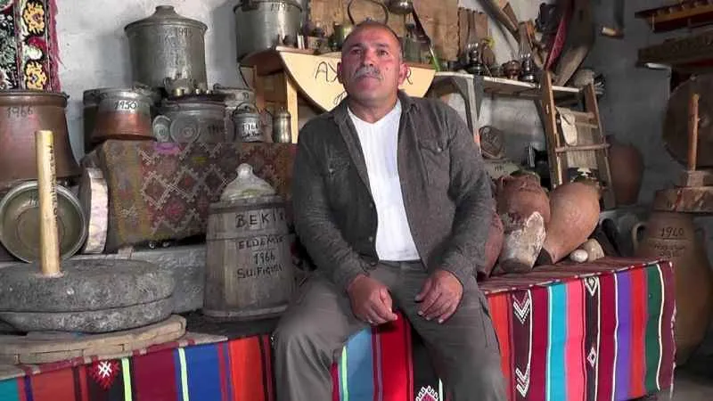 Atmaya kıyamadığı eşyalarla köyde müze kurdu
