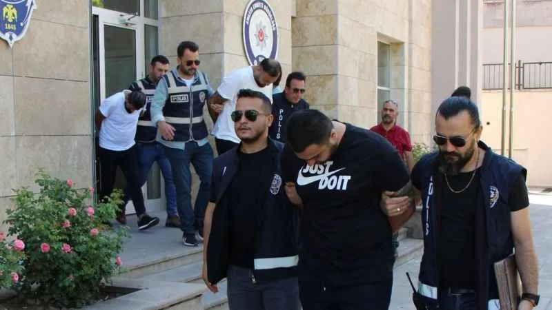 Kendilerini 'avukat' ve 'uzlaştırmacı' olarak tanıtıp vatandaşları dolandıranlar 'kaportacı' ve 'tatlıcı' çıktı