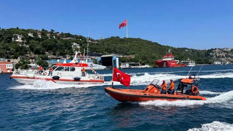 Şehit ve gaziler için İstanbul Boğazı’nda gösteri