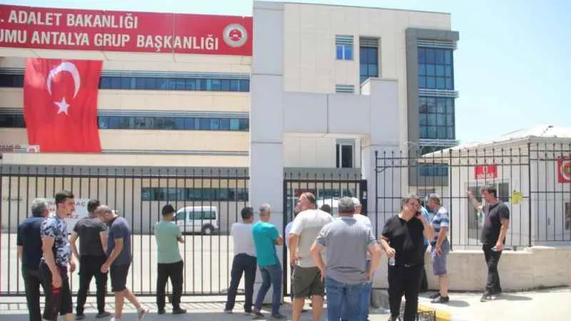 Antalya'da Fırat Çiçek, Emin Akyüz ve Mahmut Yıldız hayatını kaybetti