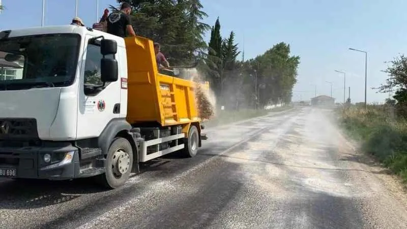 Edirne'de mucur asfalt sıcaktan eridi