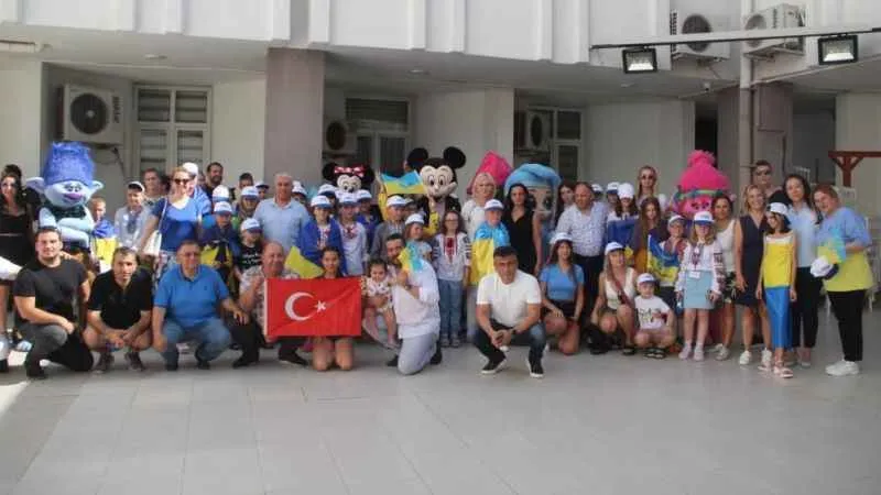 Ukraynalı 40 yetim çocuk savaşın yaralarını Antalya'da saracak
