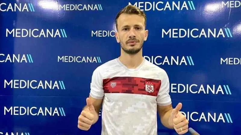 Sivasspor’un yeni transferi Abdulkadir Parmak sağlık kontrolünden geçti