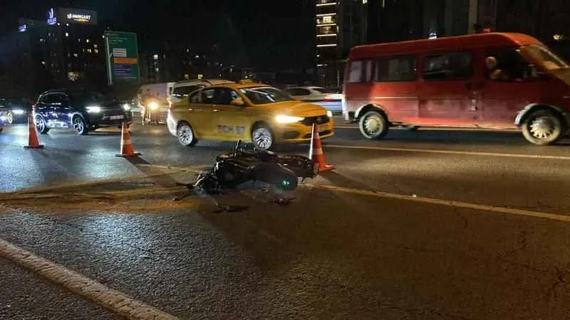 Sarıyer’de sağ şeritte arıza yapan otomobile motosiklet çarptı: 1 ölü