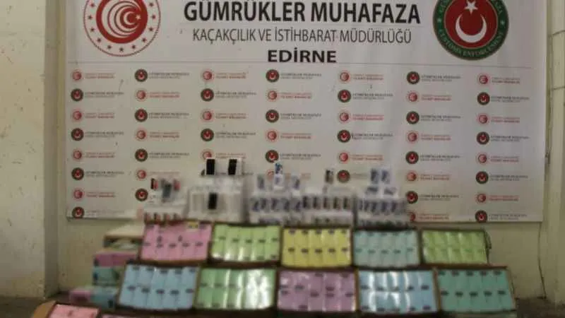 10 milyon TL değerinde kaçak cep telefonu ve elektronik sigara ele geçirildi