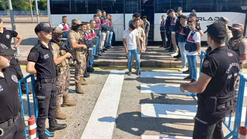 138 düzensiz göçmen sınır dışı ediliyor
