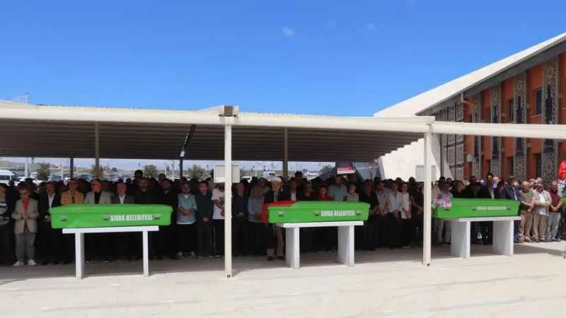 Sivas'taki kazada hayatını kaybeden Abdulkadir Ünsal, Zeynep Ünsal ve Bilge Ünsal defnedildi