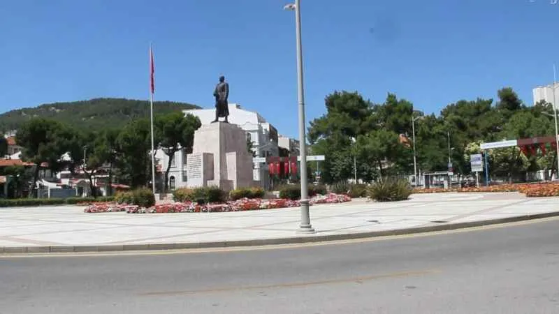 Muğla'da termometre 41’i gösterdi, sokaklar boşaldı