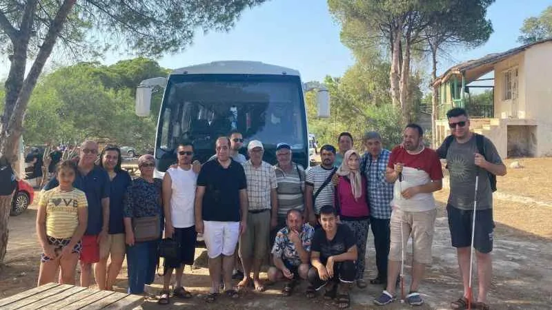 Görme engelliler piknikte buluştu