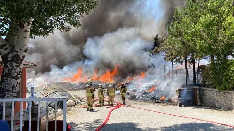 Ankara’da yatak fabrikasında yangın