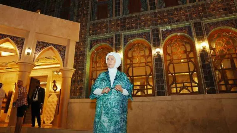 Emine Erdoğan'dan Osmanlı mimarisini taşıyan Katara Camii'ne ziyaret