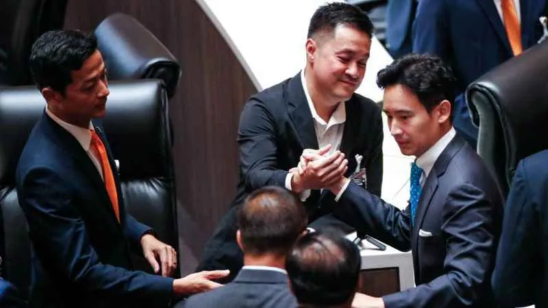 Tayland'da başbakanlık krizi: Başbakan adayı Pita’nın milletvekilliği askıya alındı