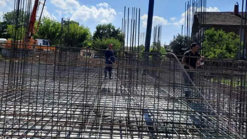 Depremde ağır hasar alan cami sıfırdan yapılıyor