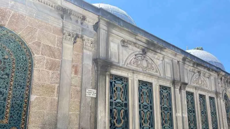 Adile Sultan Türbesi çökme riskiyle karşı karşıya