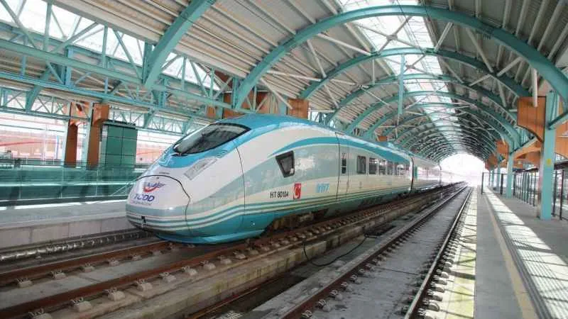 Yüksek Hızlı Tren ile Sivas'a insan akını yaşandı