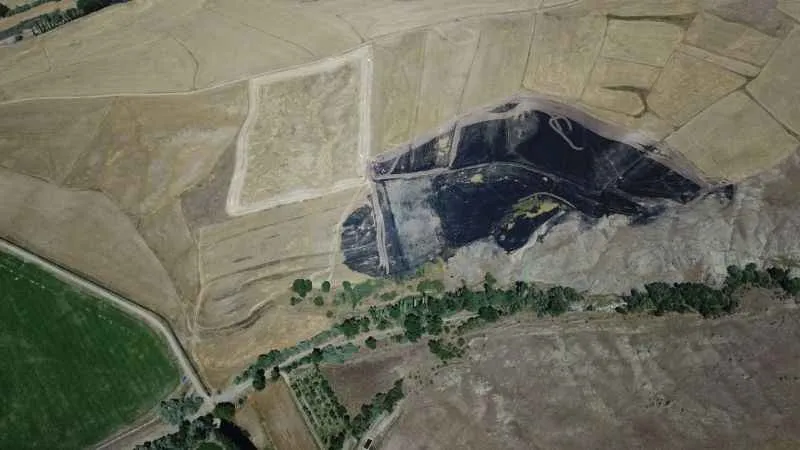 100 dönüm ekili tarım arazisi küle döndü