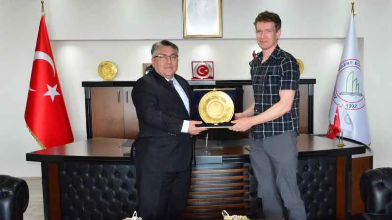 Prof. Dr. Benjamin Stanley Arbuckle’dan Rektör Özölçer’e ziyaret