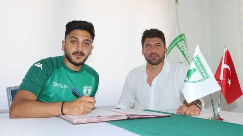 Şampiyon 10 numara Muğlaspor’da Bölgesel Amatör Lig’e şampiyonluk parolasıyla hazırlanan ve birbirinden önemli transferlere imza atan Muğlaspor, beklenen '10 numara'’ transferini gerçekleştirdi. Yeşil beyazlılar, geçtiğimiz sezon Tokat Belediye Plevnespor